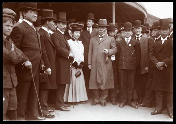 Grev Tamemoto Tamesada Kuroki ved hans ankomst til New York, ca. 1900 (sølv gelatinetryk)